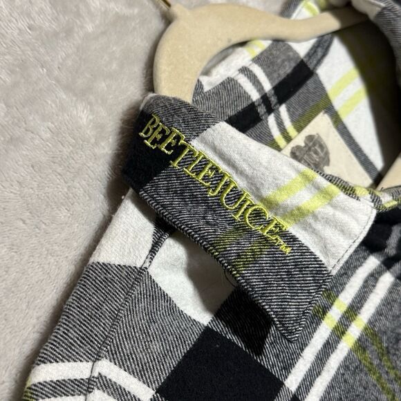 Cakeworthy Beetlejuice Flannel Unisex L The Ghost With The Most Halloween RARE - Picture 7 of 11